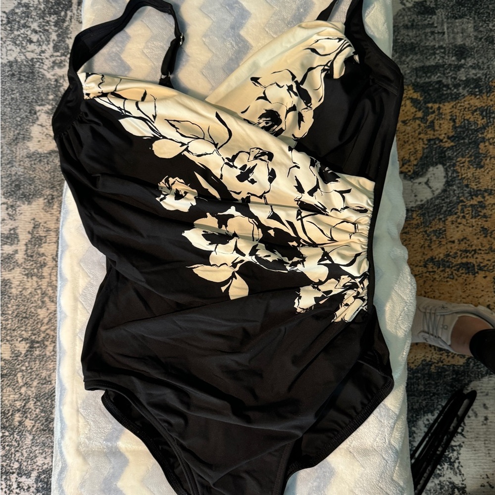 Miraclesuit Sub Rosa Sanibel One Piece Swimsuit 16 - Picture 4 of 4
